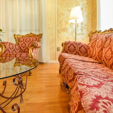 בוקרשט The Museum - Wonderful Super Central Apartment מראה חיצוני תמונה