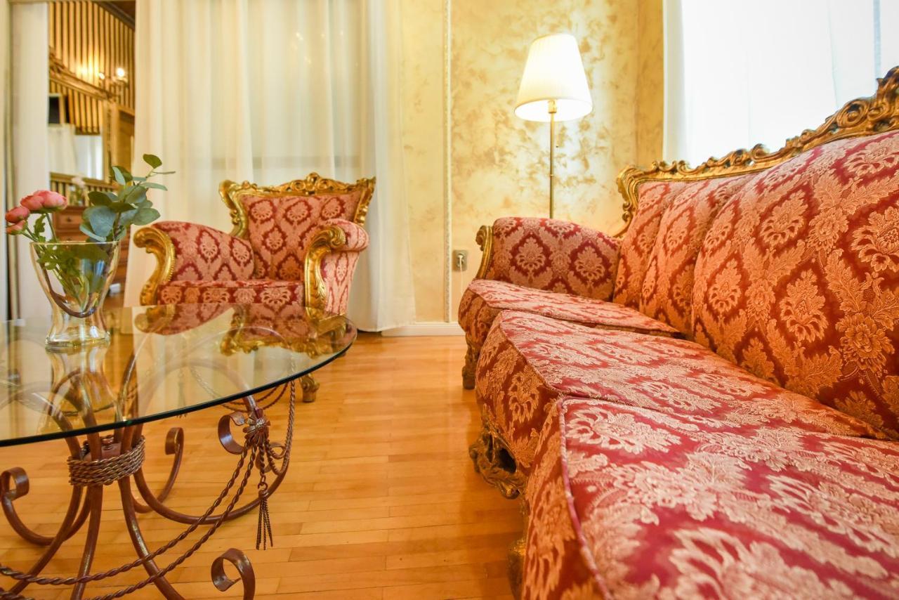 בוקרשט The Museum - Wonderful Super Central Apartment מראה חיצוני תמונה