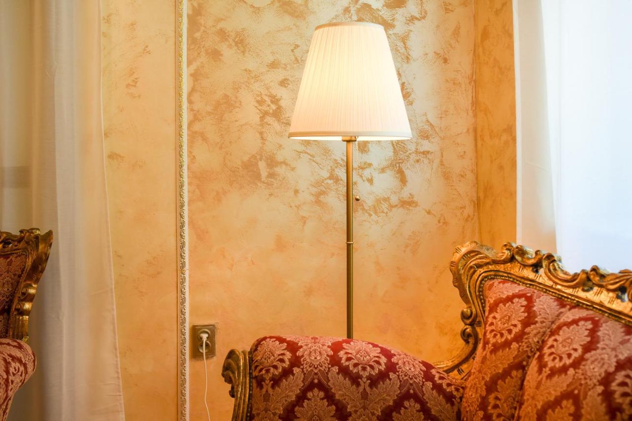 בוקרשט The Museum - Wonderful Super Central Apartment מראה חיצוני תמונה